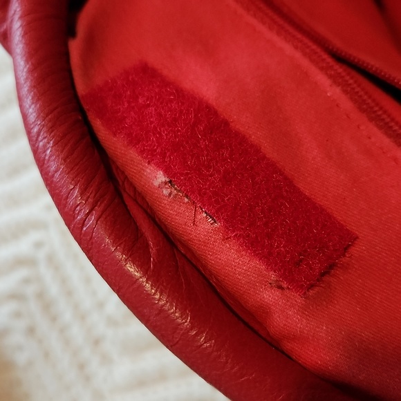Vintage cross body red leather bag - Picture 3 of 8